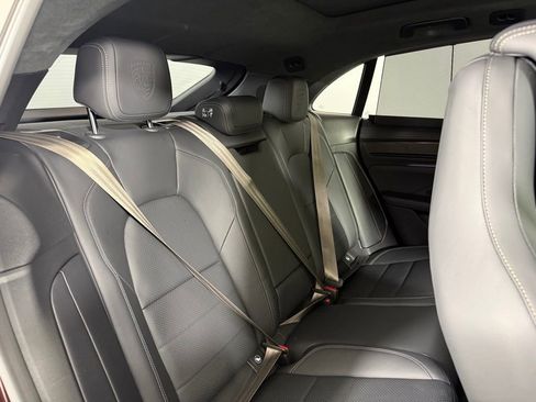 Certified 2025 Porsche Macan Turbo Electric AWD/4WD image 18