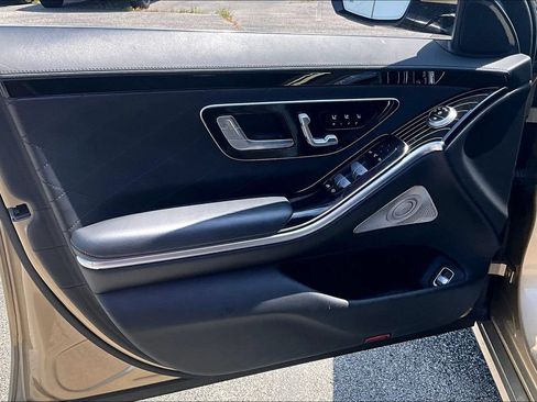 Used 2022 Mercedes-Benz S 580 4MATIC Sedan w/ Warmth & Comfort Package image 19