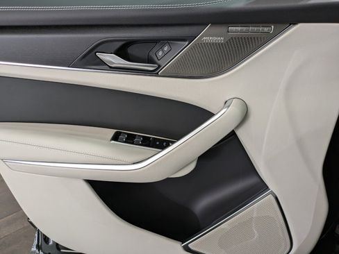 Used 2025 Jaguar F-PACE R-Dynamic S image 19