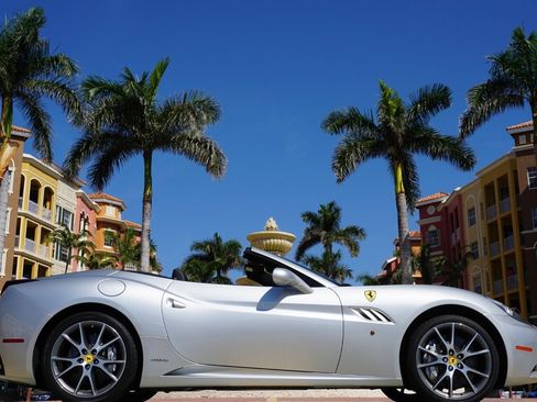 Used 2011 Ferrari California image 31