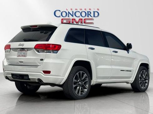 Used 2017 Jeep Grand Cherokee Overland image 4