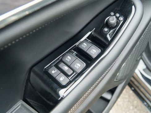 Used 2023 Jeep Grand Cherokee Overland AWD/4WD image 16