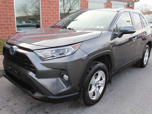 Used 2021 Toyota RAV4 XLE image 2