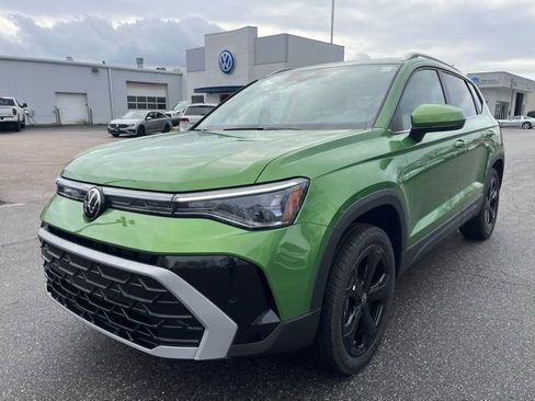New 2026 Volkswagen Taos SEL image 2