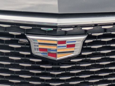 Used 2023 Cadillac XT6 Premium Luxury image 33