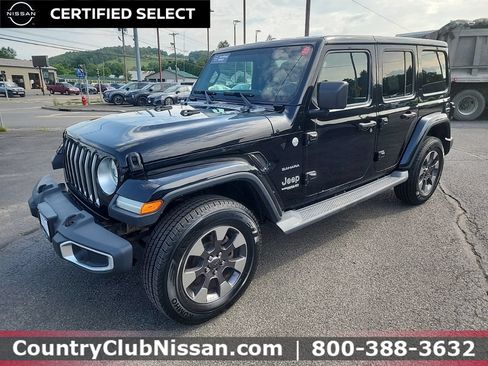 Used 2018 Jeep Wrangler Unlimited Sahara AWD/4WD image 4