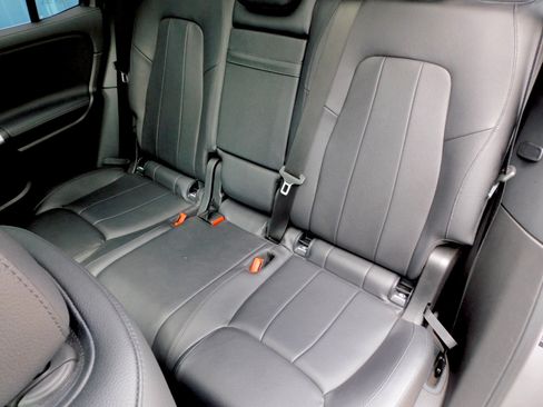 Used 2020 Mercedes-Benz GLB 250 4MATIC image 16