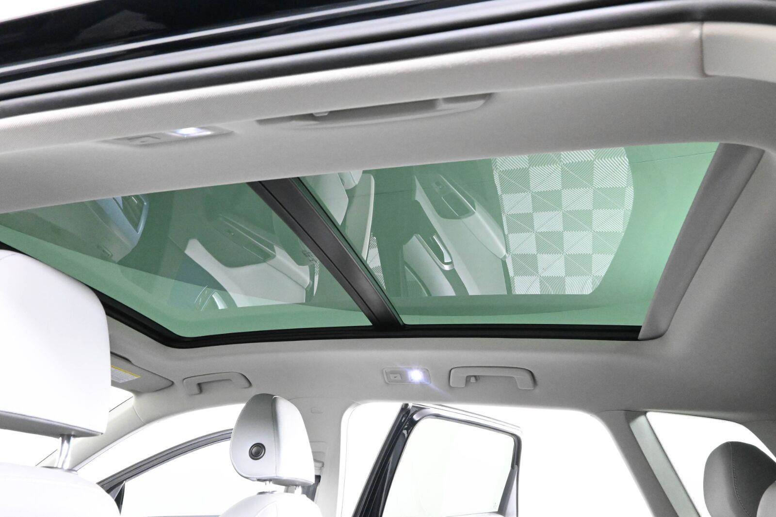Certified 2023 Volkswagen Taos SE FWD image 5