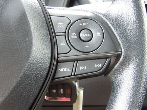 Used 2025 Toyota Corolla LE FWD image 15
