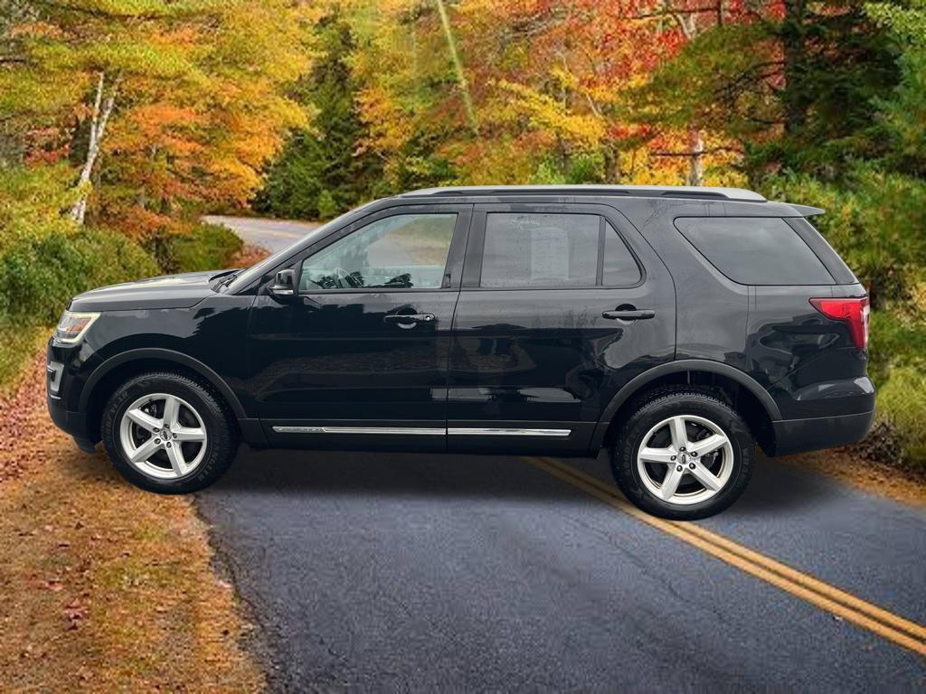 Used 2017 Ford Explorer XLT w/ Equipment Group 201A AWD/4WD image 7