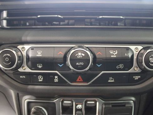 Used 2025 Jeep Wrangler Unlimited Rubicon image 34