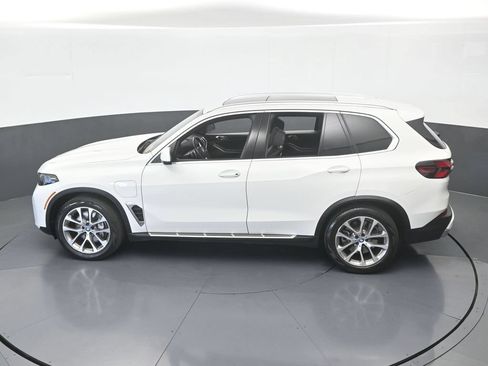 Used 2025 BMW X5 xDrive50e AWD/4WD image 51