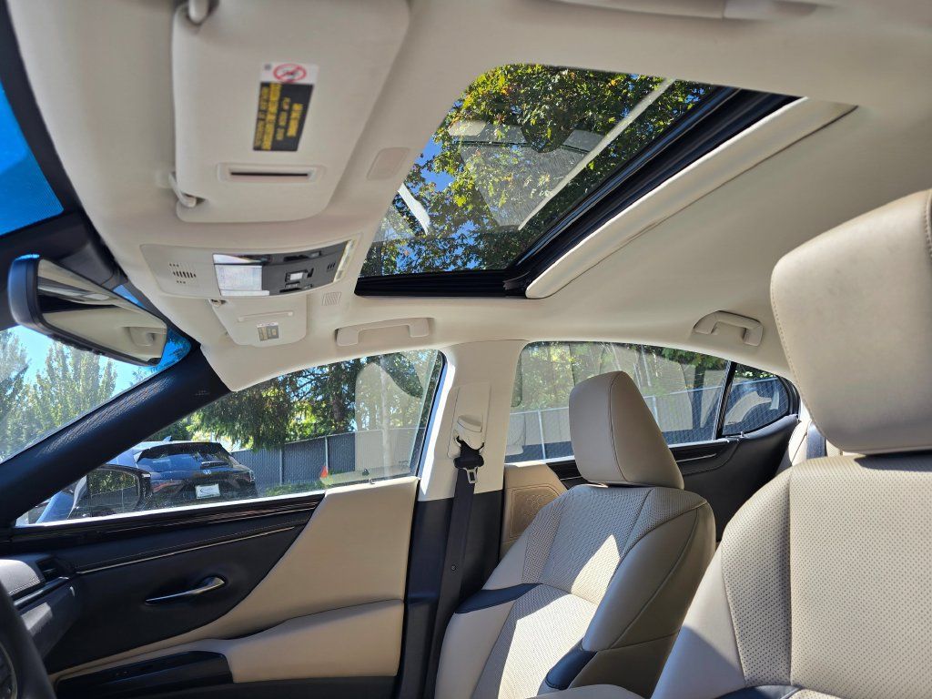 Used 2019 Lexus ES 350 w/ Premium Package FWD image 4