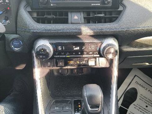 Used 2022 Toyota RAV4 SE w/ SE Grade Weather Package image 15