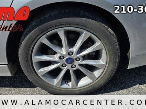 Used 2017 Ford Fusion SE image 14