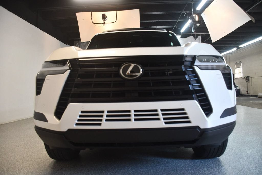 Used 2024 Lexus GX 550 w/ Cold Area Package AWD/4WD image 12