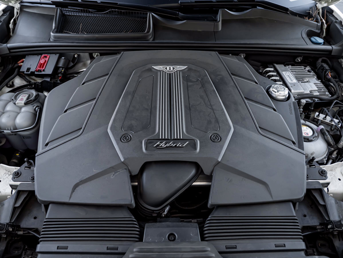 Used 2023 Bentley Bentayga Plug-In Hybrid AWD/4WD image 44