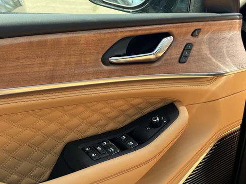 New 2025 Jeep Grand Cherokee Summit image 10