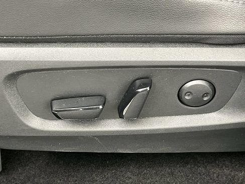 Certified 2025 Nissan Pathfinder SL FWD image 13