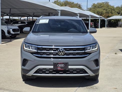 Used 2022 Volkswagen Atlas Cross Sport SE w/ Panoramic Sunroof Package image 2