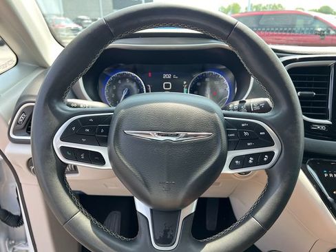 Used 2024 Chrysler Pacifica Touring-L FWD image 13