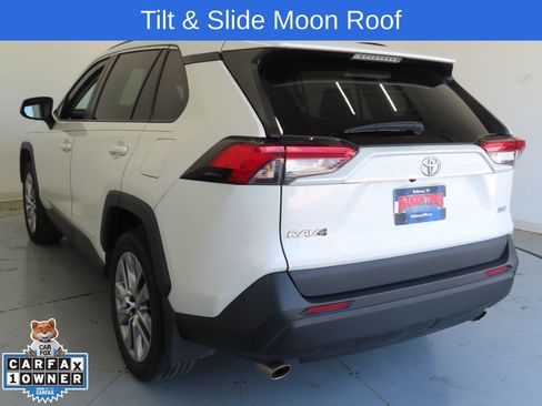 Used 2022 Toyota RAV4 XLE Premium image 7