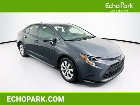 Used 2025 Toyota Corolla LE image 1