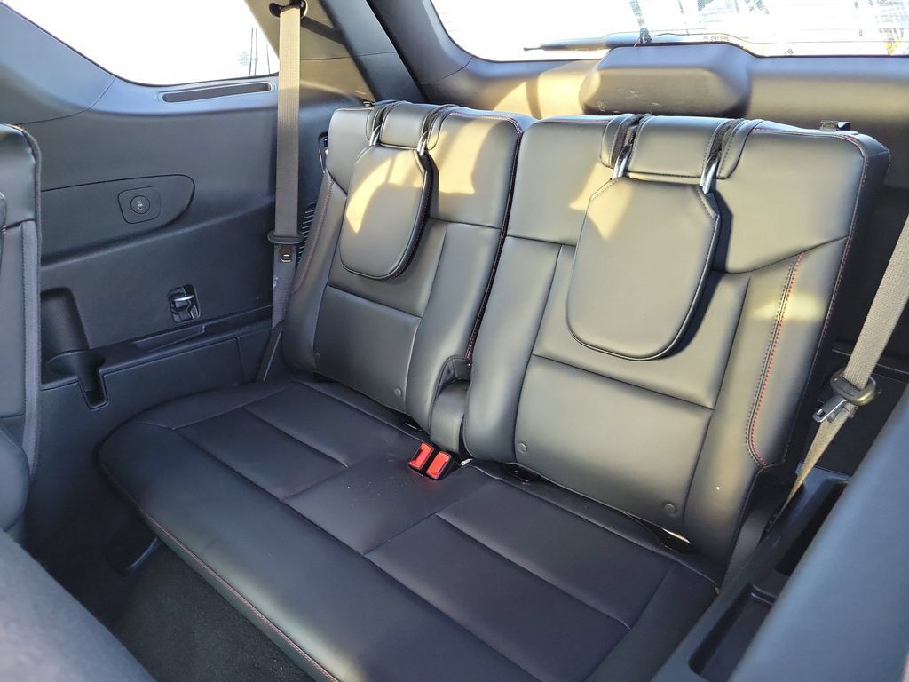 Used 2025 Ford Explorer ST AWD/4WD image 12