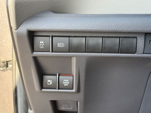 Used 2024 Toyota Sienna XLE FWD image 23