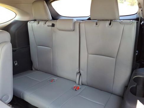 Used 2022 Toyota Highlander Platinum AWD/4WD image 5