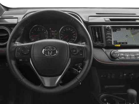 Used 2017 Toyota RAV4 SE image 4