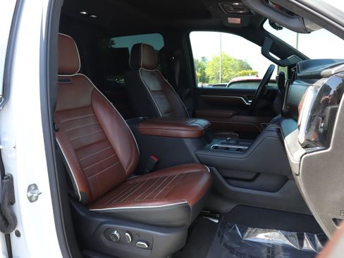 Used 2024 GMC Sierra 3500 Denali Ultimate image 31