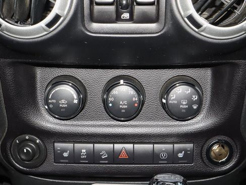 Used 2017 Jeep Wrangler Unlimited Rubicon image 12