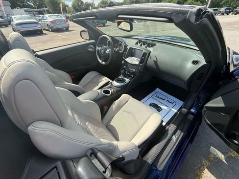 Used 2016 Nissan 370Z Touring Sport image 8