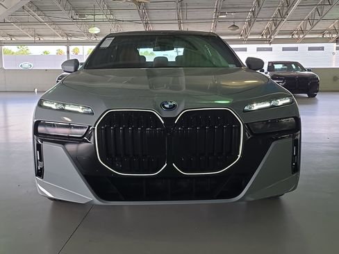 New 2026 BMW i7 xDrive60 w/ Executive Package image 3