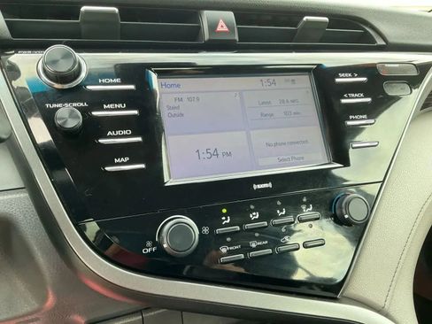 Used 2020 Toyota Camry LE w/ Carpet Mat Package image 30