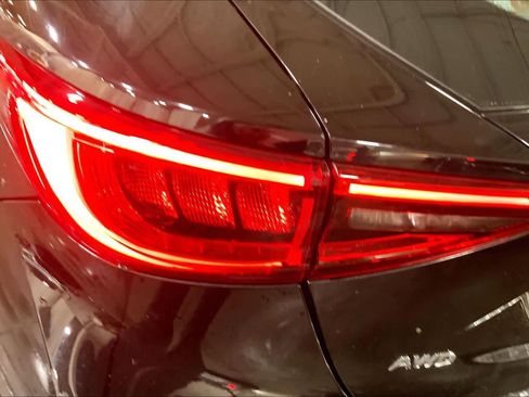 Used 2019 INFINITI QX30 LUXE w/ Navigation Package image 28