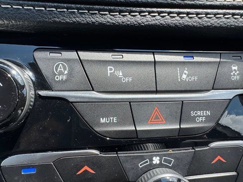 Used 2025 Chrysler Pacifica Limited FWD image 43