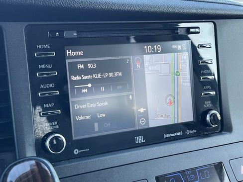 Used 2018 Toyota Sienna Limited image 12