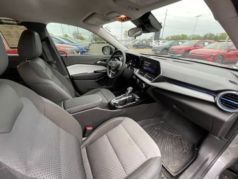 Used 2025 Chevrolet Trax LT w/ Driver Confidence Package image 26