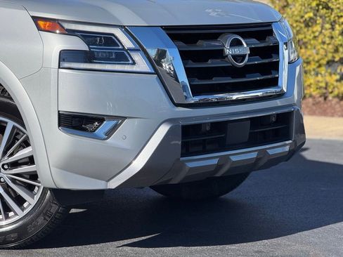 Used 2024 Nissan Armada SL w/ Captain's Chairs Package image 6