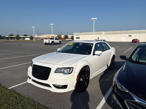 Used 2023 Chrysler 300 Touring L w/ Popular Equipment Group AWD/4WD image 2