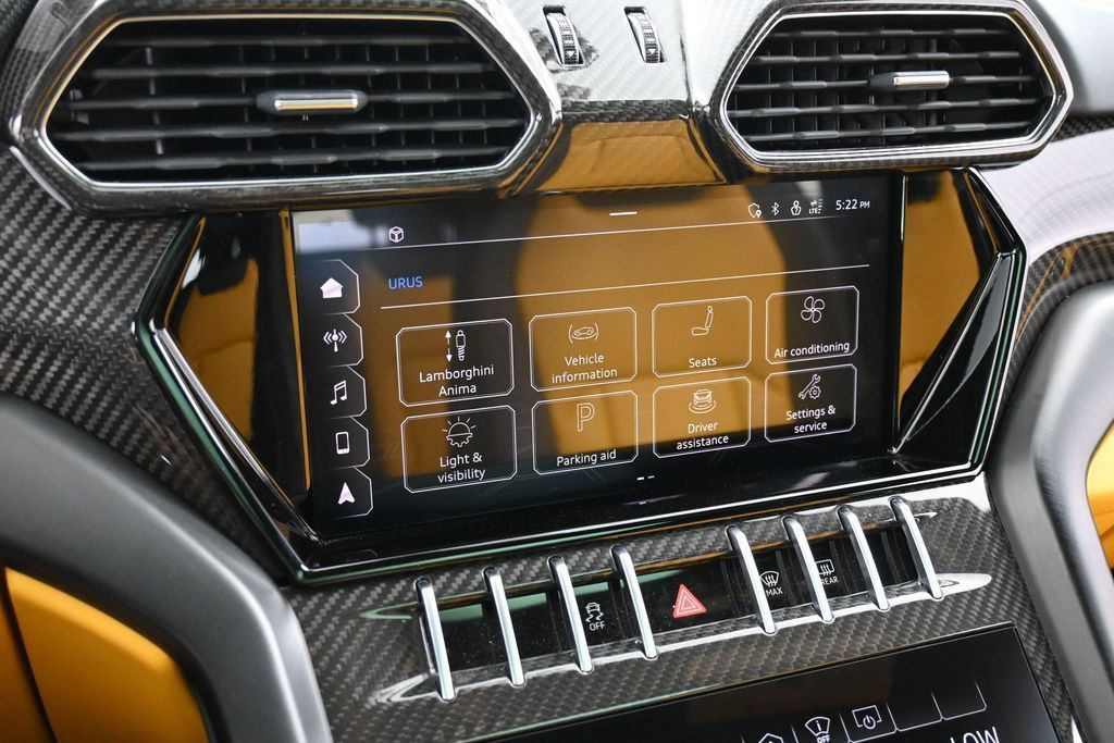 Used 2022 Lamborghini Urus AWD/4WD image 20