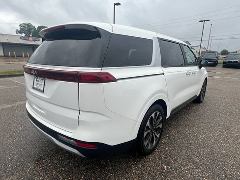 Used 2023 Kia Carnival EX FWD image 9