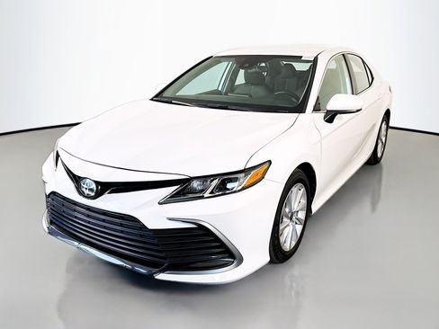 Used 2022 Toyota Camry LE FWD image 4