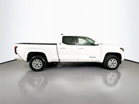 Certified 2025 Toyota Tacoma SR5 AWD/4WD image 8