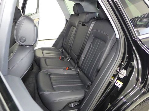 Used 2023 Audi Q5 2.0T Premium w/ Convenience Package image 21