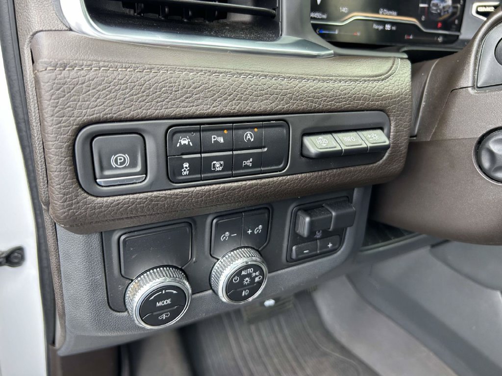 Used 2023 GMC Yukon Denali w/ Denali Reserve Package RWD image 19