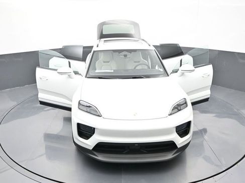 Certified 2025 Porsche Macan Electric RWD image 34