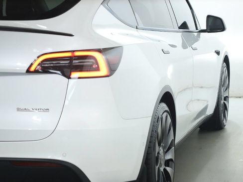 Used 2022 Tesla Model Y Performance AWD/4WD image 42